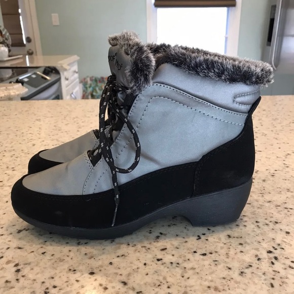 Silver & Black Waterproof Boots  size 6.5 - Picture 4 of 8